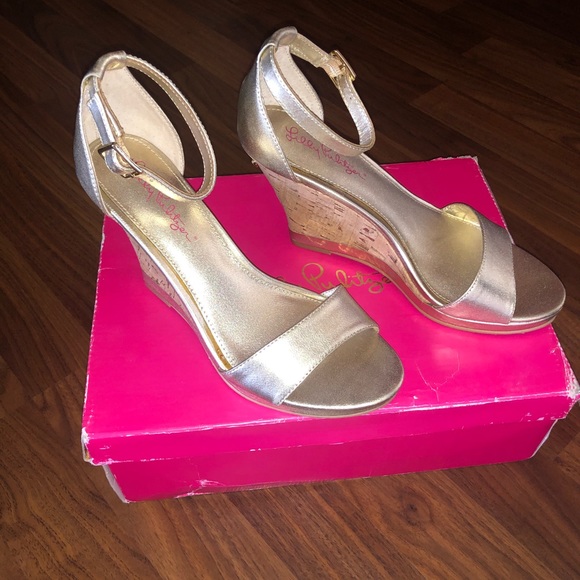 🚫SOLD Lilly Pulitzer Kayla gold wedges - Picture 5 of 9
